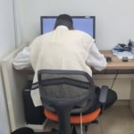 מחשב, כיסא,יהודי, חרדי