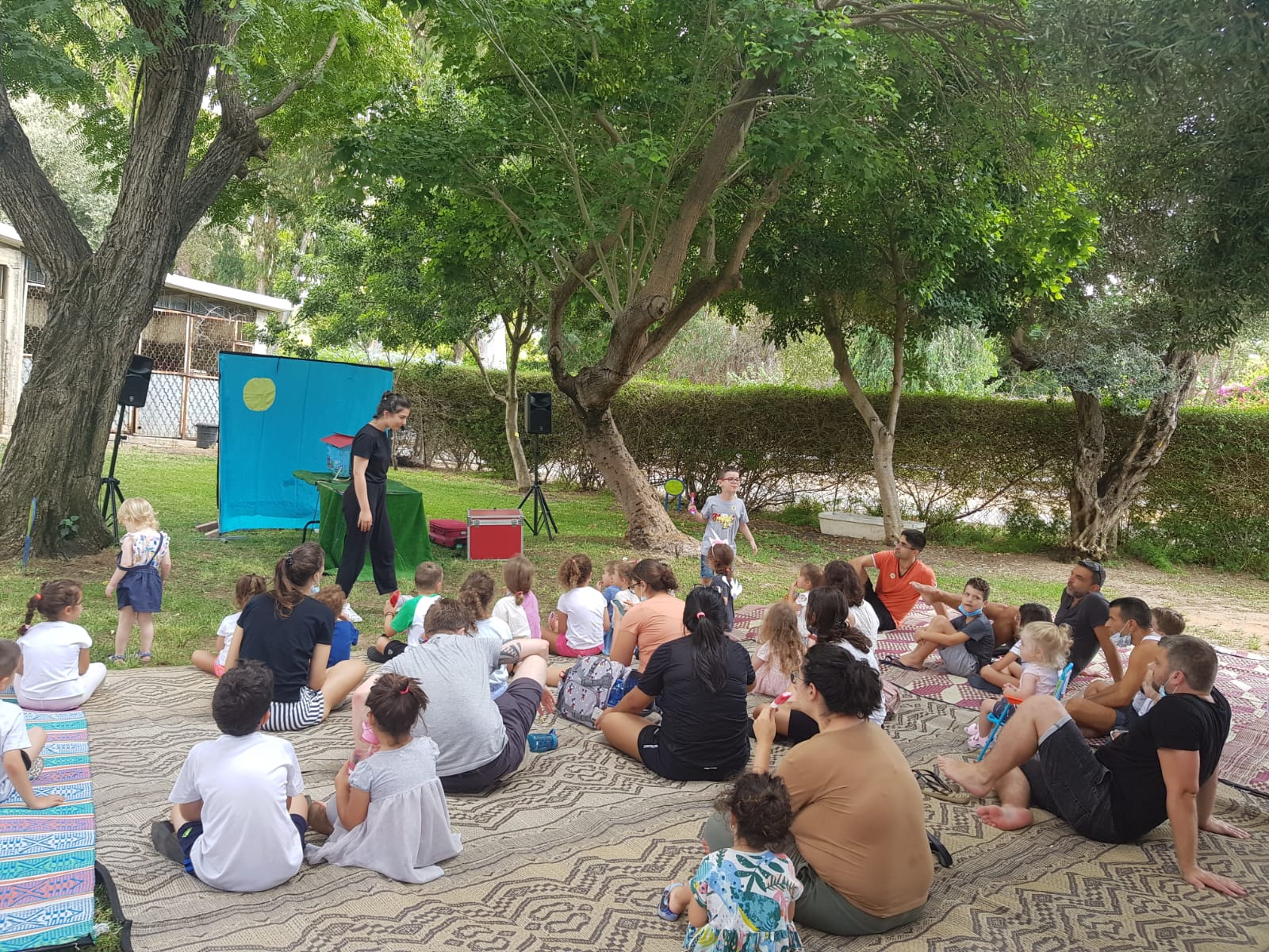 ילדים בפעילות במוזיאון האדם והחי