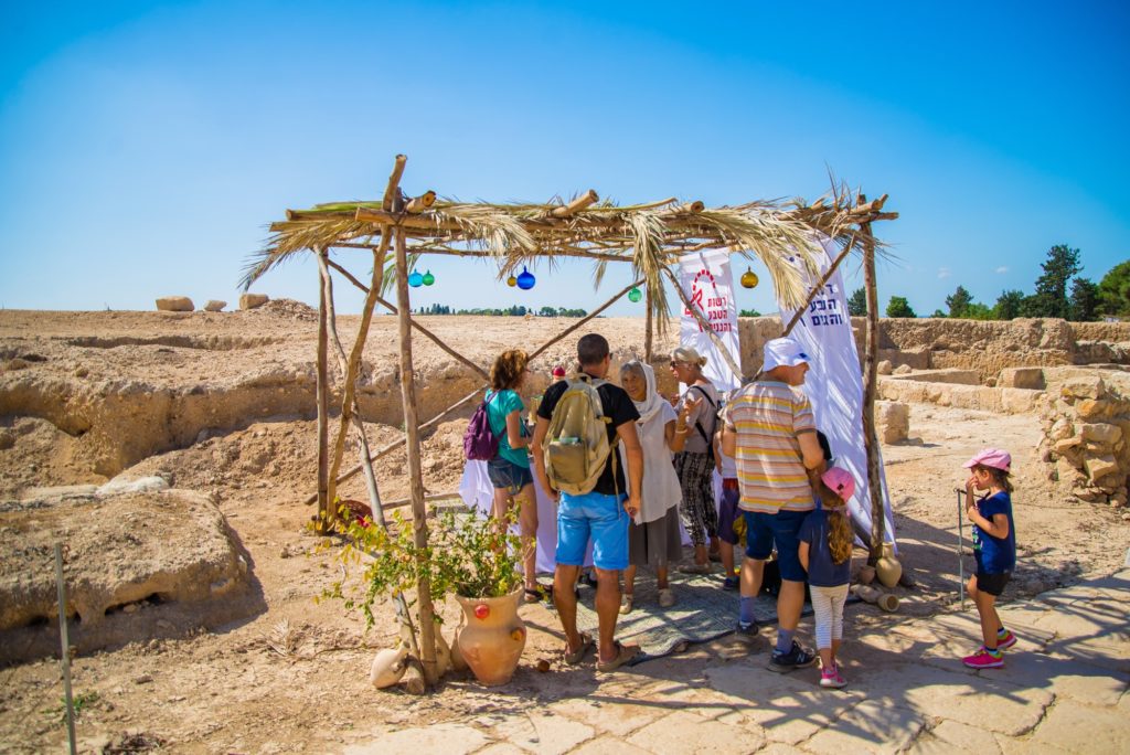 אירוח בסוכת אמנים בגן לאומי ציפורי