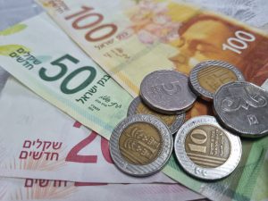 שטרות ומטבעות כסף ישראלי, צילום: חני בן דוד