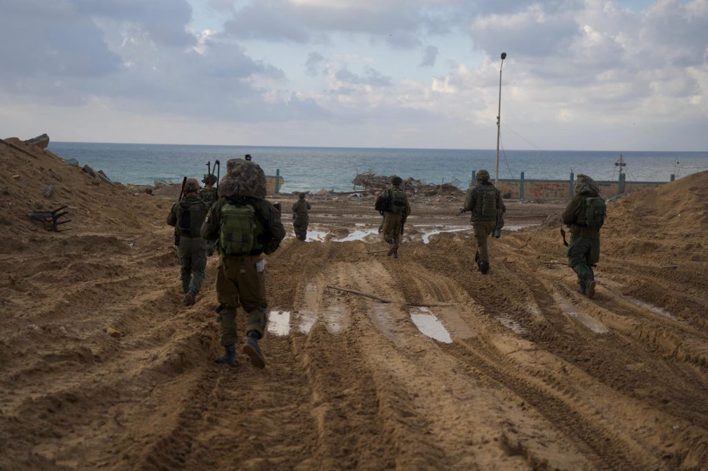 חיילים ליד חוף הים בעזה, צילום: דובר צה"ל