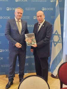 מבקר המדינה עם מזכ"ל OECD