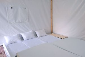 שינה באוירה קסומה, מתחם הקמפינג, צילום: חמת גדר