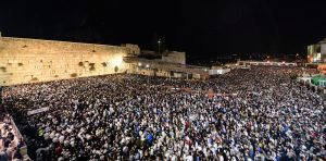תמונות ממעמדי הסליחות בשנים קודמות.צילום: הקרן למורשת הכותל המערב