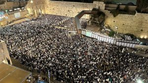 תמונות ממעמדי הסליחות בשנים קודמות. צילום: הקרן למורשת הכותל המערב