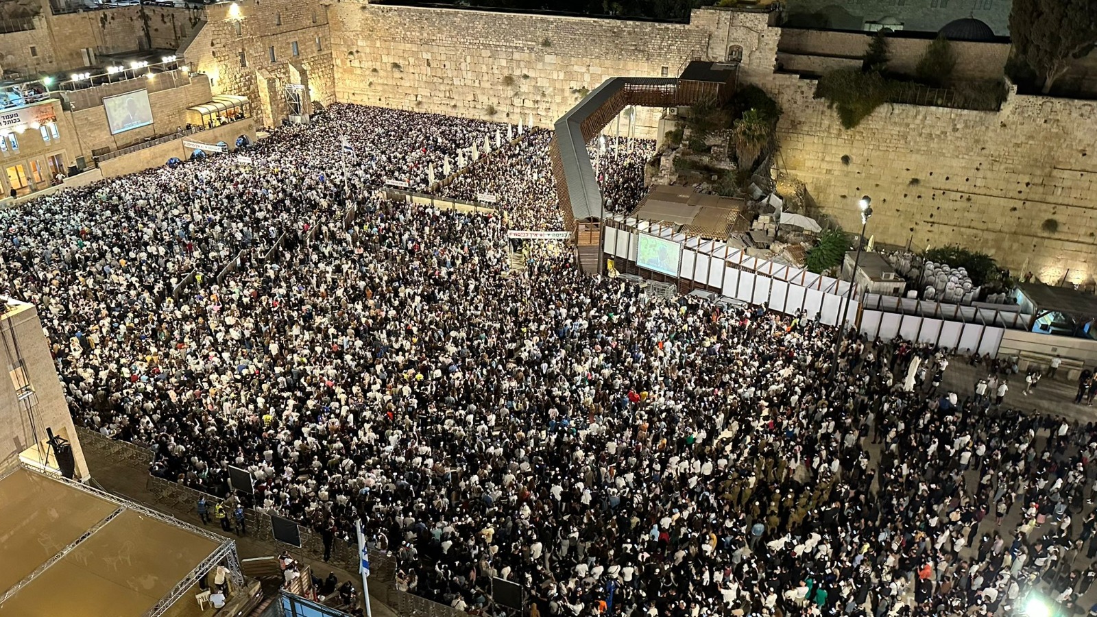תמונות ממעמדי הסליחות בשנים קודמות. צילום: הקרן למורשת הכותל המערב