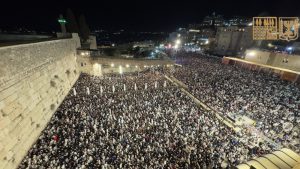 תמונות ממעמדי הסליחות בשנים קודמות.צילום: הקרן למורשת הכותל המערב