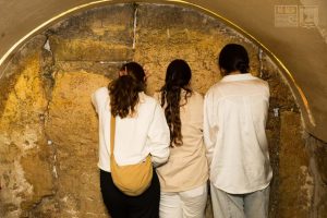 ממעמד הסליחות הלילה ברחבת הכותל המערבי צילום: הקרן למורשת הכותל המערבי
