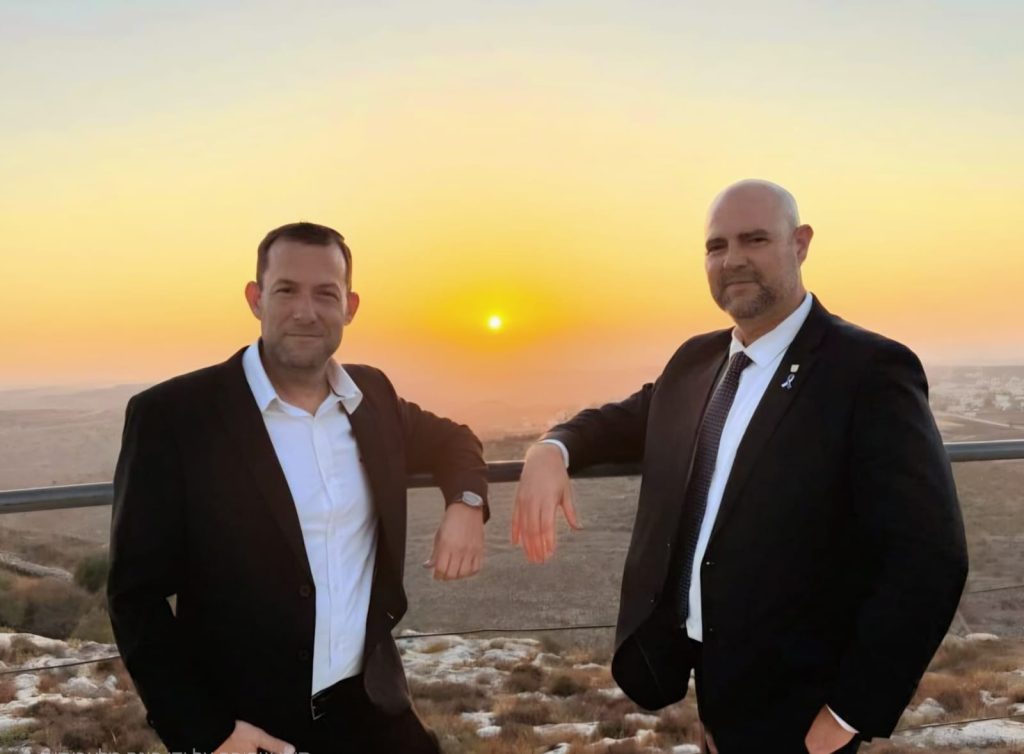 במרפסת של המדינה