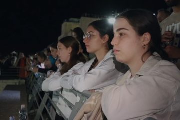 ממעמד הסליחות הלילה ברחבת הכותל המערבי  צילום: הקרן למורשת הכותל המערבי